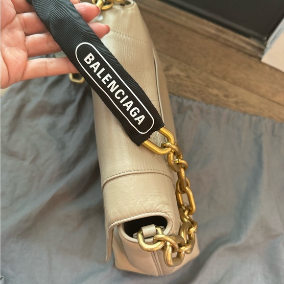 Balanciaga small downtown shoulder bag taupe - Picture 6 of 9